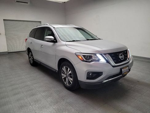 Used 2018 Nissan Pathfinder SL image 13