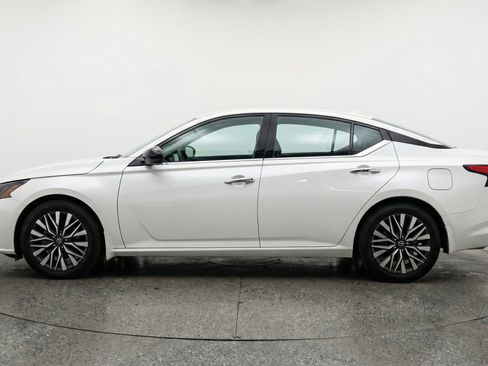 Used 2025 Nissan Altima 2.5 SV image 5