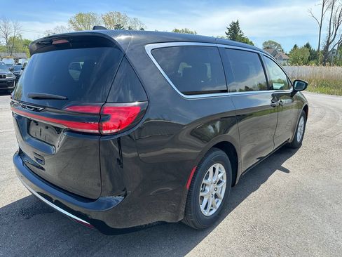 New 2027 Chrysler Pacifica Select FWD image 9