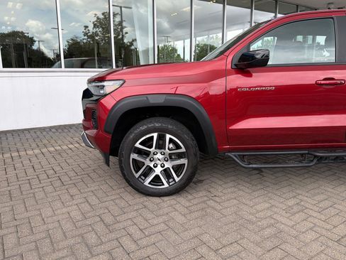 Used 2023 Chevrolet Colorado Z71 w/ Z71 Convenience Package 2 AWD/4WD image 9