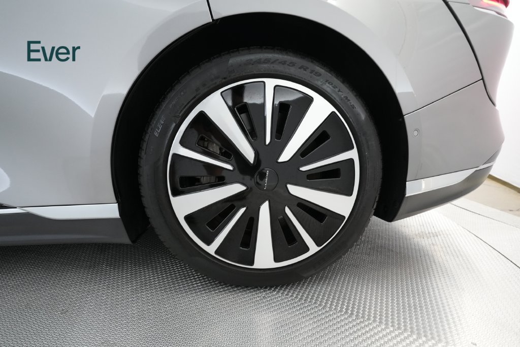 Used 2024 Lucid Air Touring AWD/4WD image 9
