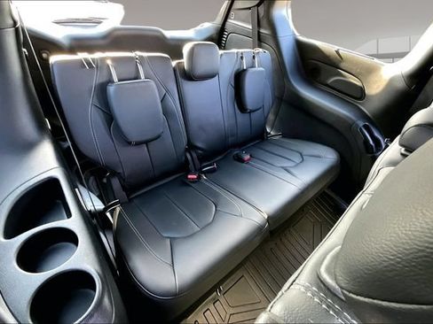 Used 2021 Chrysler Pacifica Touring-L w/ Uconnect Theater Family Group FWD image 24