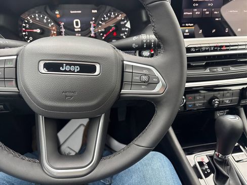 New 2026 Jeep Compass Latitude image 22