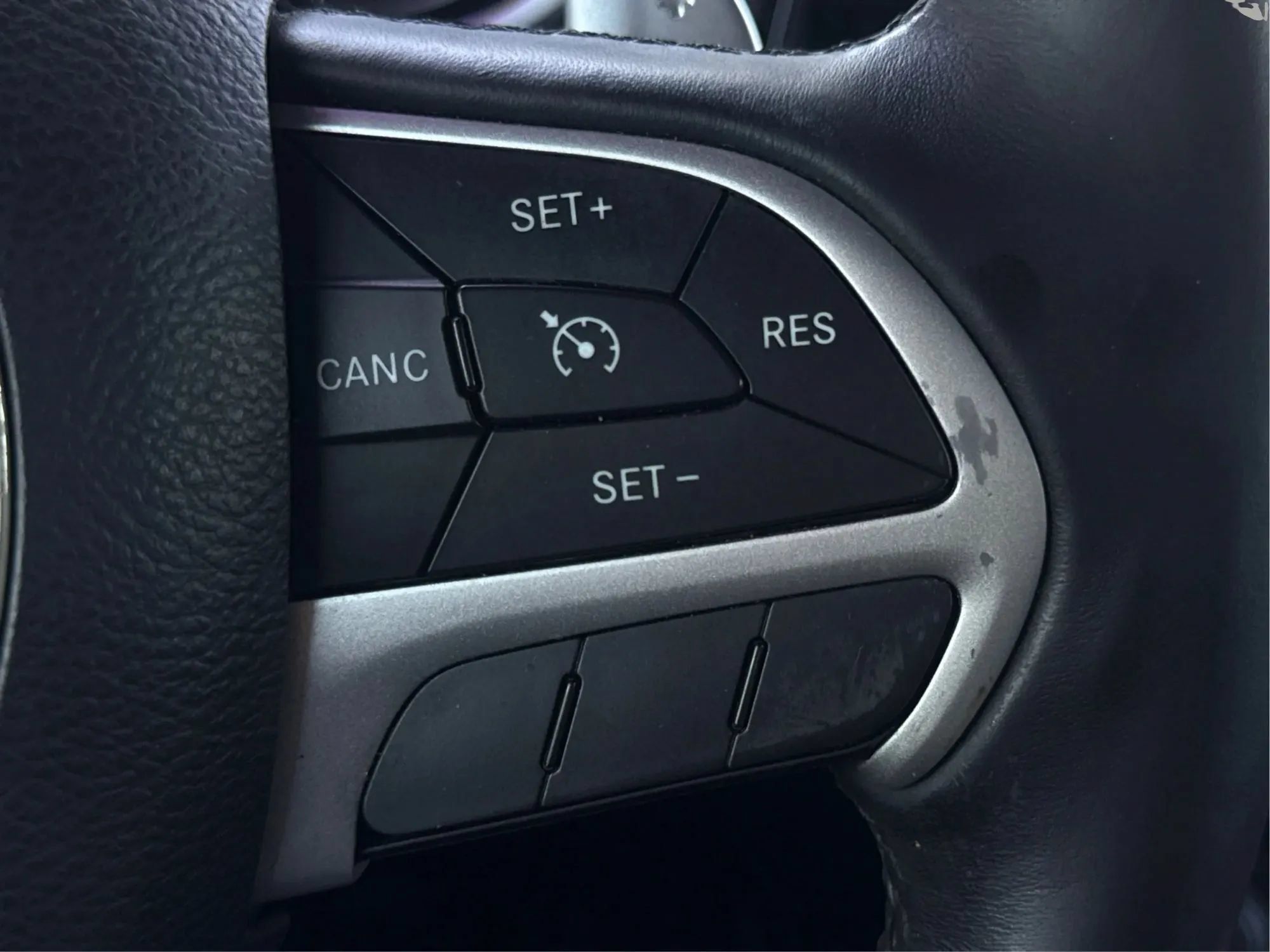Used 2015 Dodge Challenger R/T Scat Pack w/ Leather Interior Group RWD image 41