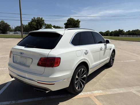 Used 2017 Bentley Bentayga AWD/4WD image 4