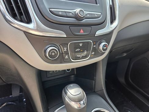 Used 2021 Chevrolet Equinox LS w/ LS Convenience Package FWD image 24