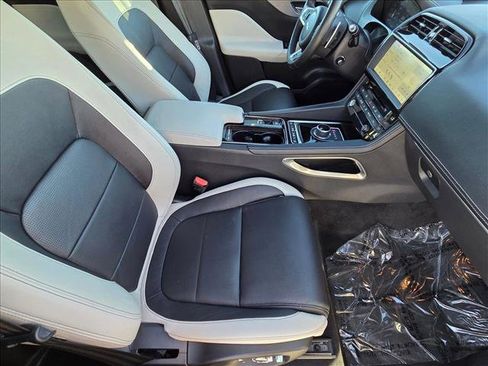 Used 2019 Jaguar F-PACE S image 21