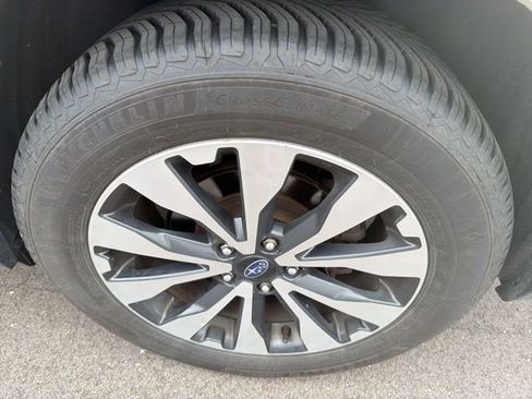 Used 2017 Subaru Outback 2.5i Limited AWD/4WD image 10