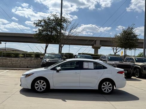 Used 2025 Toyota Corolla LE image 8