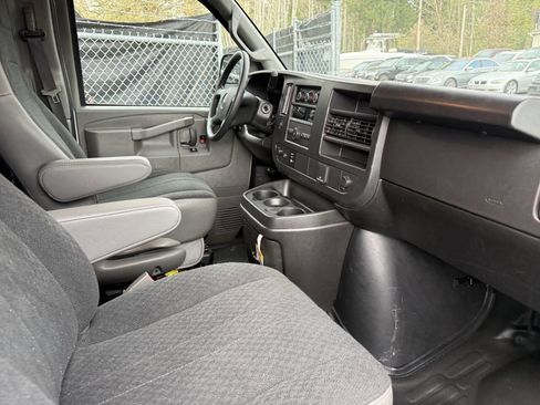 Used 2024 GMC Savana 2500 w/ Driver Convenience Package image 5