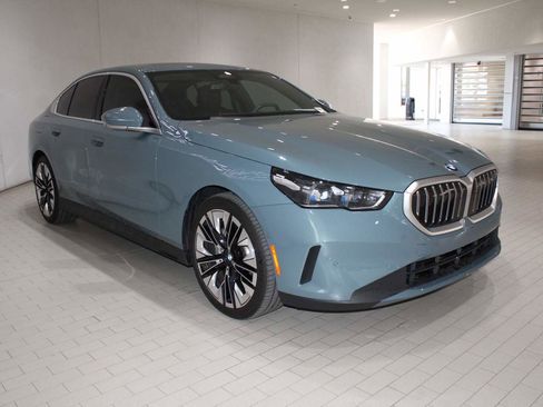 Certified 2024 BMW 530i w/ Premium Package image 9