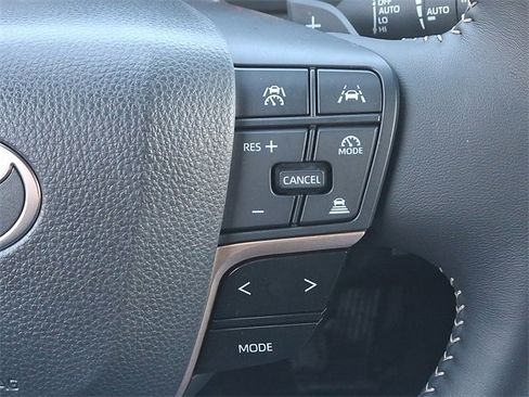 Used 2025 Toyota Crown Signia Limited image 22