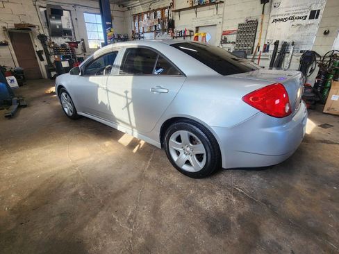 Used 2010 Pontiac G6 Base 4dr Sedan image 7