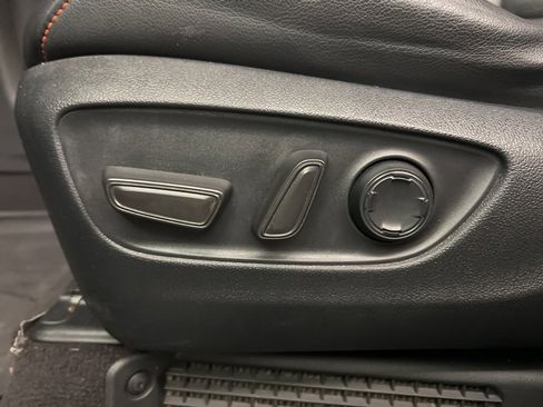 Used 2022 Toyota Sienna XSE image 22