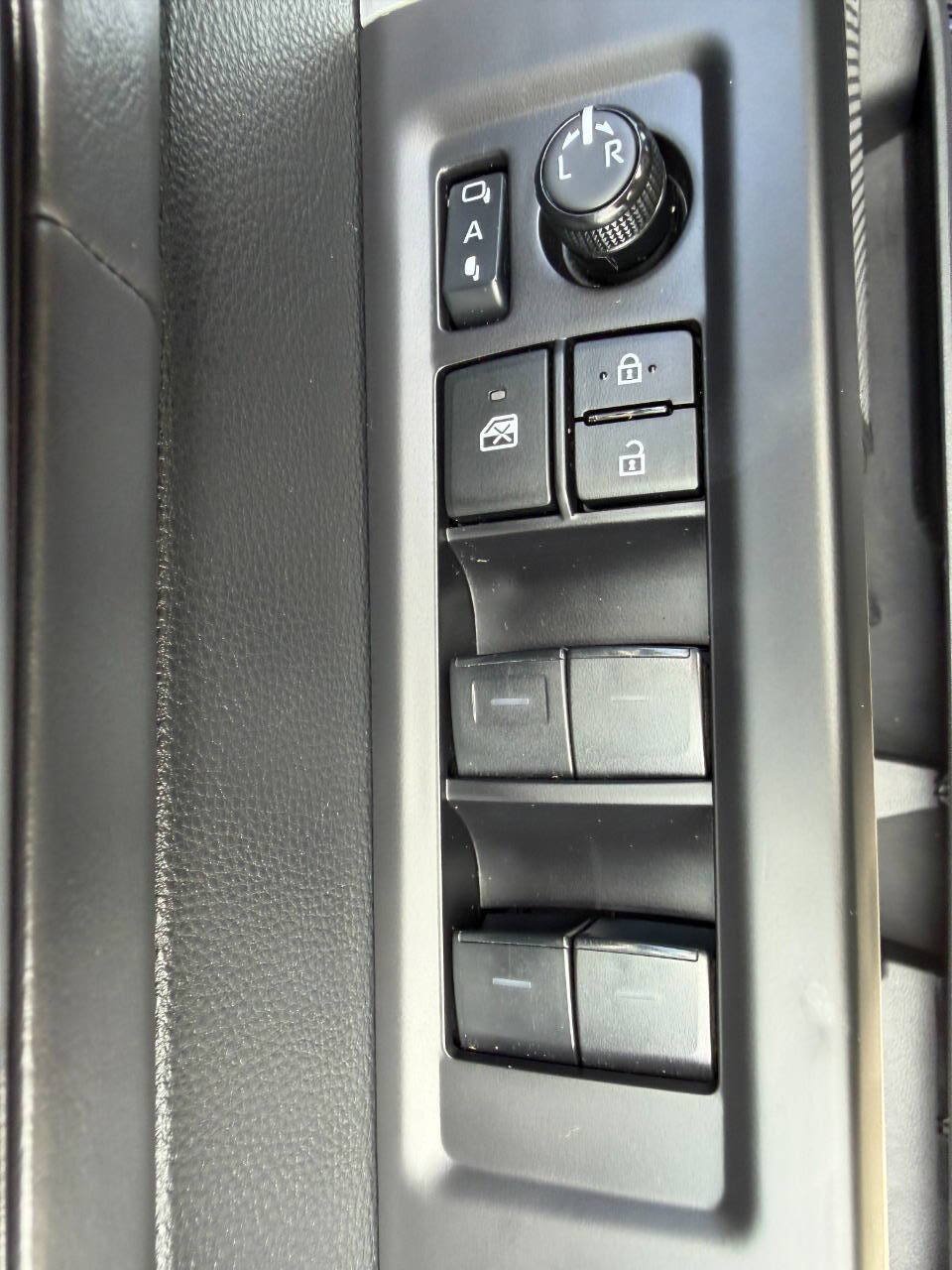 Used 2024 Toyota Tundra Platinum AWD/4WD image 32