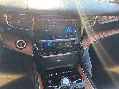 Used 2022 Jeep Grand Wagoneer Series III AWD/4WD image 16
