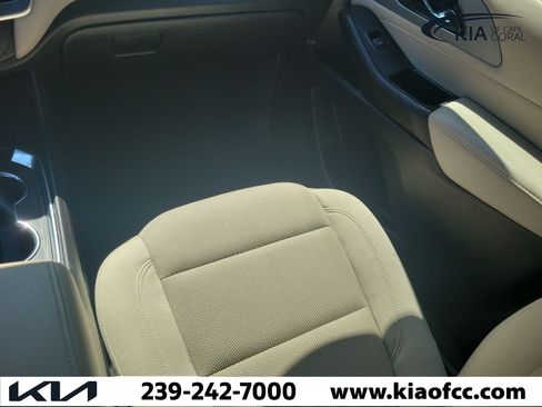 Used 2022 Chevrolet Traverse LS FWD image 17