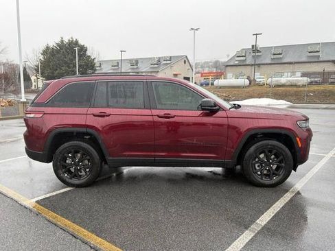 New 2026 Jeep Grand Cherokee Laredo image 9