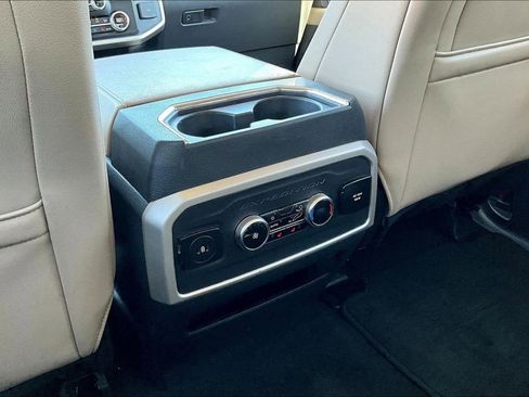 Used 2024 Ford Expedition Limited image 11