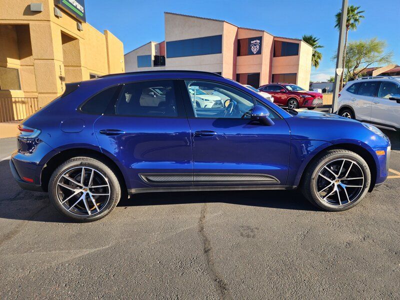 Used 2022 Porsche Macan AWD/4WD image 2