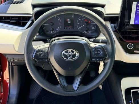 Used 2025 Toyota Corolla LE FWD image 18