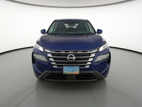 Used 2025 Nissan Rogue SV FWD image 2