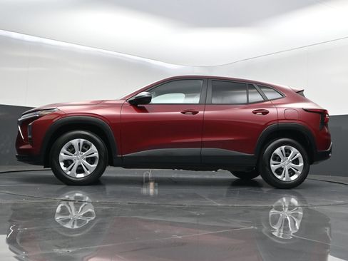 Used 2024 Chevrolet Trax LS FWD image 35