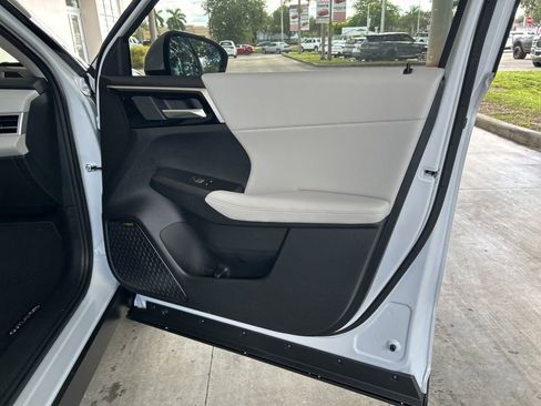 New 2025 Mitsubishi Outlander SE image 25