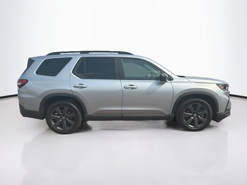 Used 2025 Honda Pilot Sport image 10