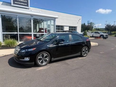 Used 2015 Chevrolet Volt Premium w/ Premium Trim Package FWD image 2