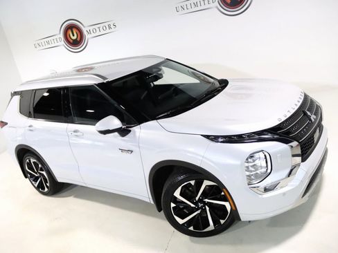 Used 2024 Mitsubishi Outlander 4WD Plug-In Hybrid image 8