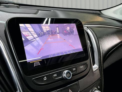 Used 2019 Chevrolet Malibu Premier w/ Sun and Wheel Package FWD image 13