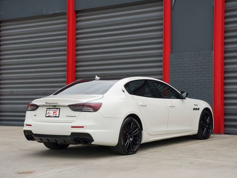 Used 2022 Maserati Quattroporte Modena Q4 image 3