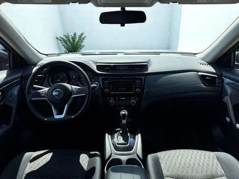 Used 2018 Nissan Rogue SV image 29