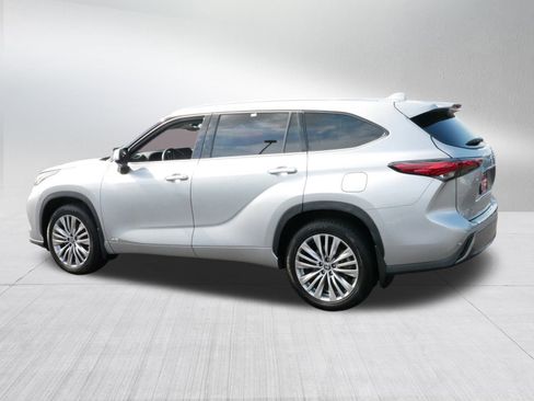 Used 2023 Toyota Highlander Platinum image 5