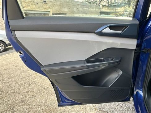 Used 2024 Volkswagen Taos SE image 21