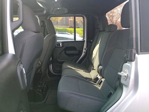 Used 2024 Jeep Gladiator Sport image 17