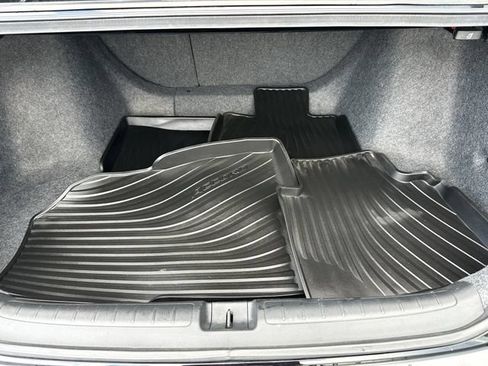 Used 2018 Honda Accord Sport image 11