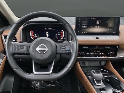 Used 2024 Nissan Rogue Platinum w/ Platinum Premium Package image 5