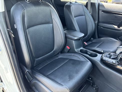 Certified 2025 Kia Seltos EX FWD image 8