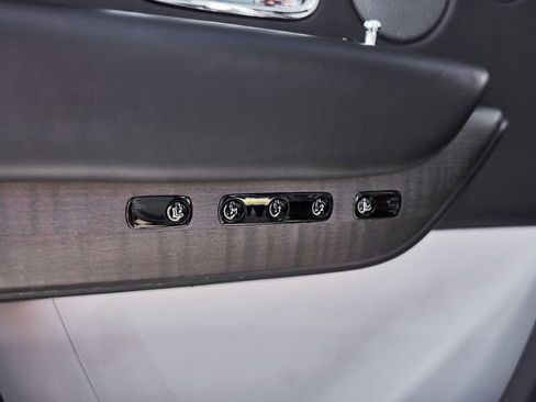 Used 2023 Rolls-Royce Cullinan AWD/4WD image 38