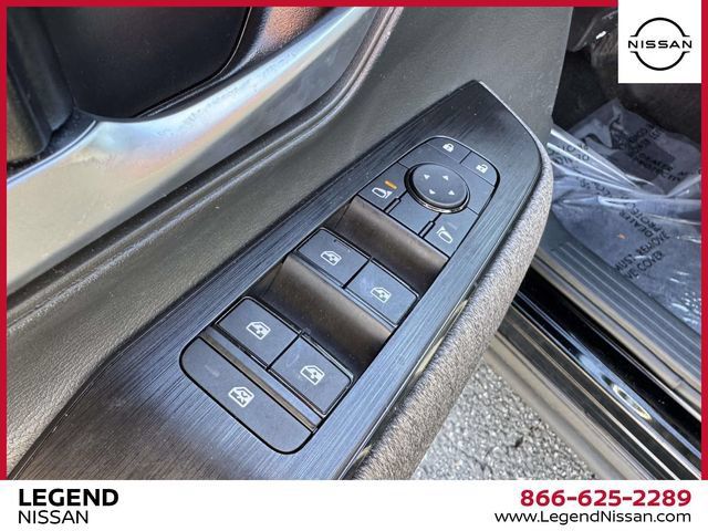 Certified 2025 Nissan Kicks SV AWD/4WD image 17