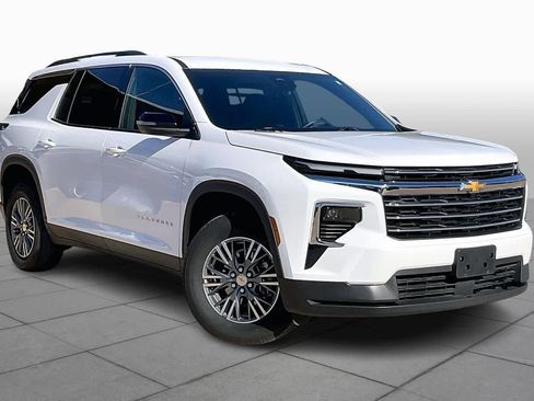 Certified 2025 Chevrolet Traverse LT image 4