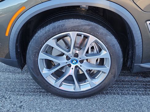 Used 2022 BMW X5 xDrive45e w/ Climate Comfort Package image 9