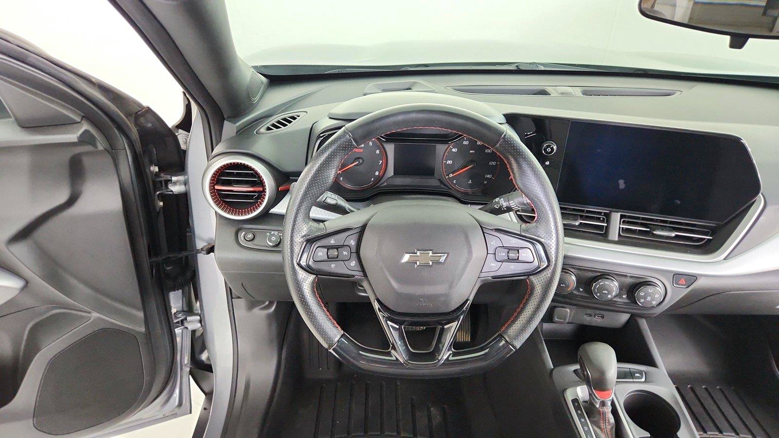 Used 2024 Chevrolet Trax RS FWD image 19