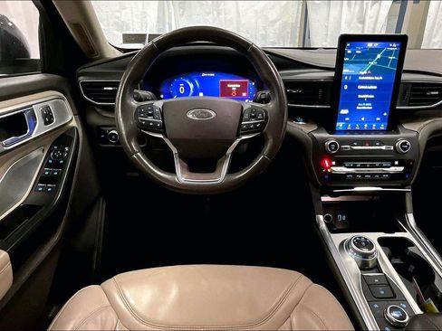 Certified 2020 Ford Explorer Platinum w/ Premium Technology Package image 5