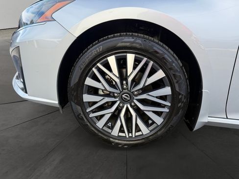 Used 2023 Nissan Altima 2.5 SV AWD/4WD image 9