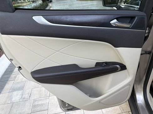 Certified 2019 Lincoln MKC Reserve w/ MKC Technology Package FWD image 16
