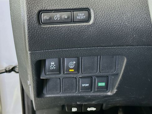 Used 2017 Nissan Rogue SV FWD image 16