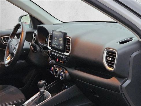 Used 2025 Hyundai Venue SEL image 19